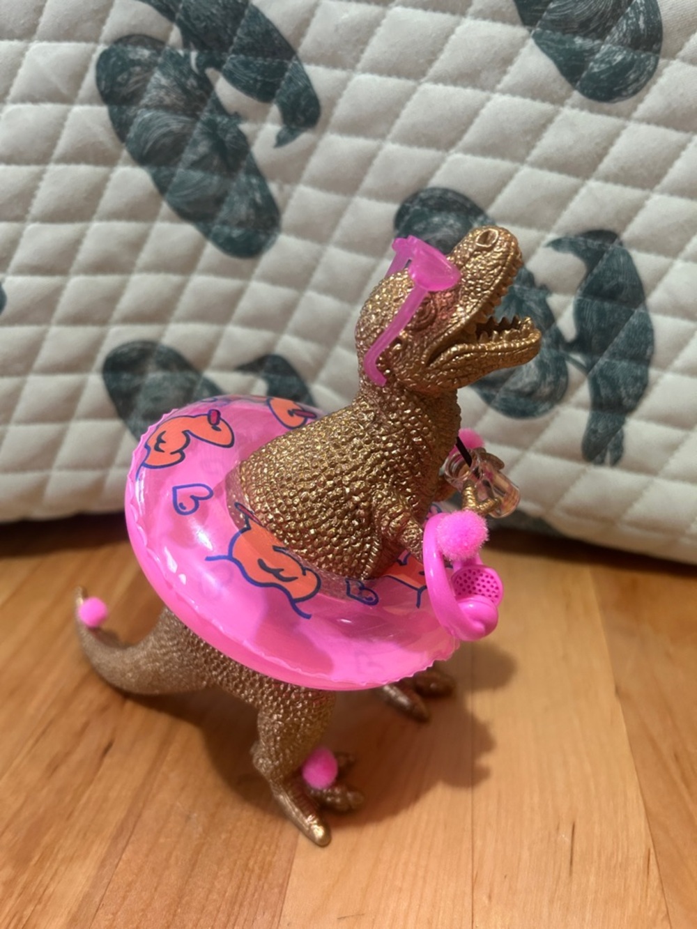 Upcycled beach dinosaur figurine - Picture 4 of 5